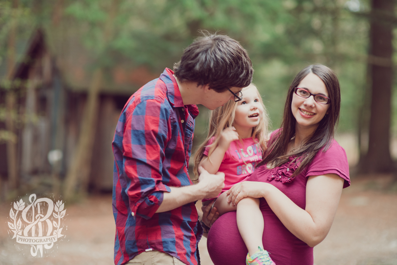 Adirondack Camp Maternity Session ss maternity blog 7488 - Adirondack Camp Maternity Session